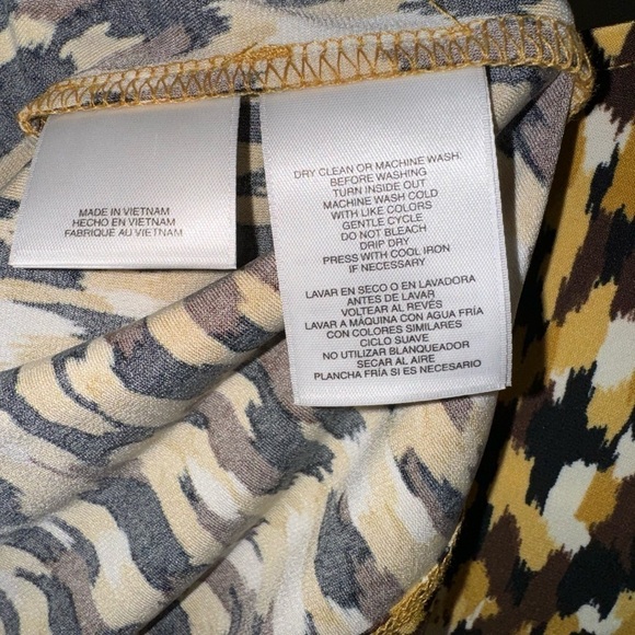 NWT Kasper Abstract Print Stretch Cap Sleeve Blouse Size Medium - Picture 6 of 6